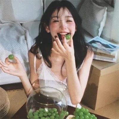 帐棚顶上的马戏团艺人
